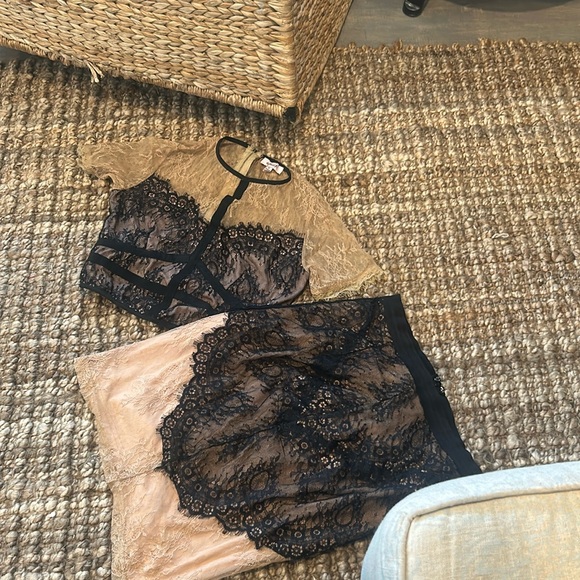 A Peach Two Piece Lace Set Size Small - Picture 1 of 10